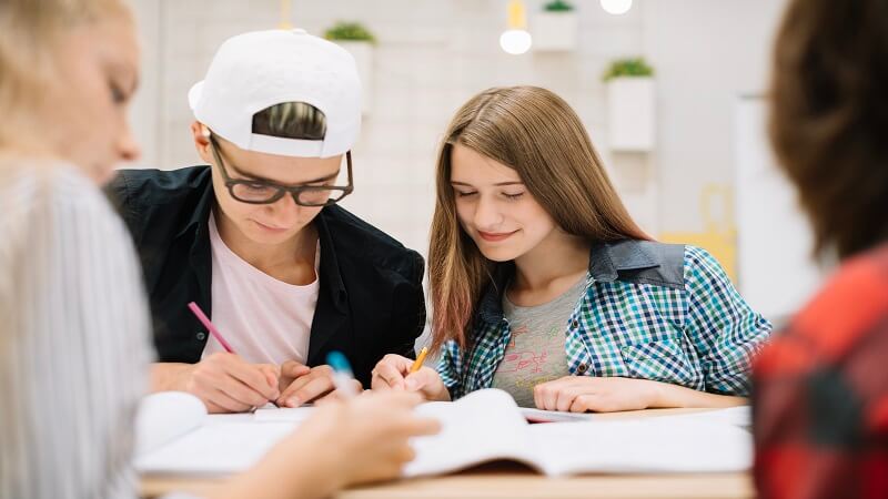 Scholarships for High School Juniors: Exclusive Qualifier Guide for Underserved Communities